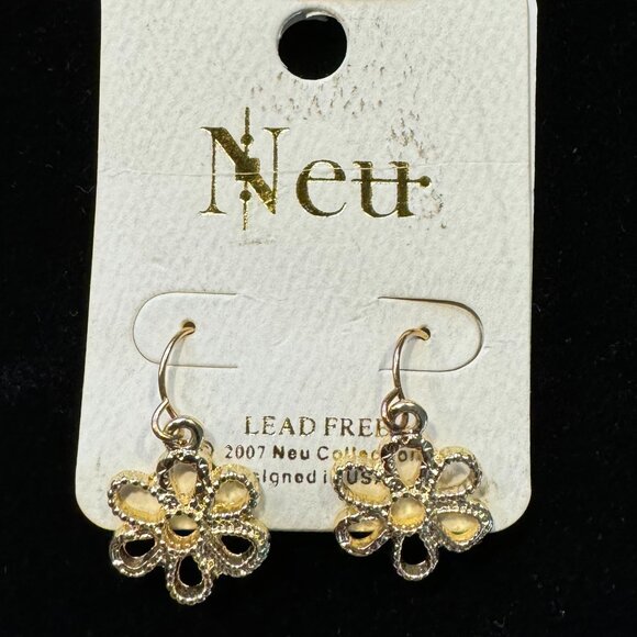 Flower Earrings   - Picture 2 of 4